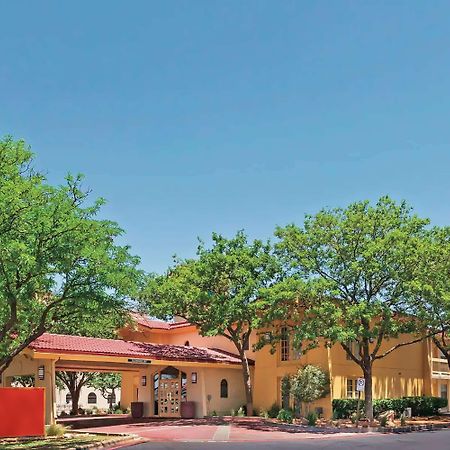 Hotel Baymont By Wyndham Lubbock - Downtown Civic Center Extérieur photo