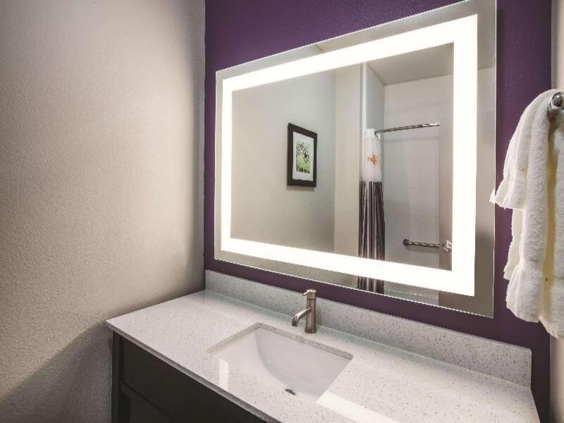 Hotel Baymont By Wyndham Lubbock - Downtown Civic Center Extérieur photo