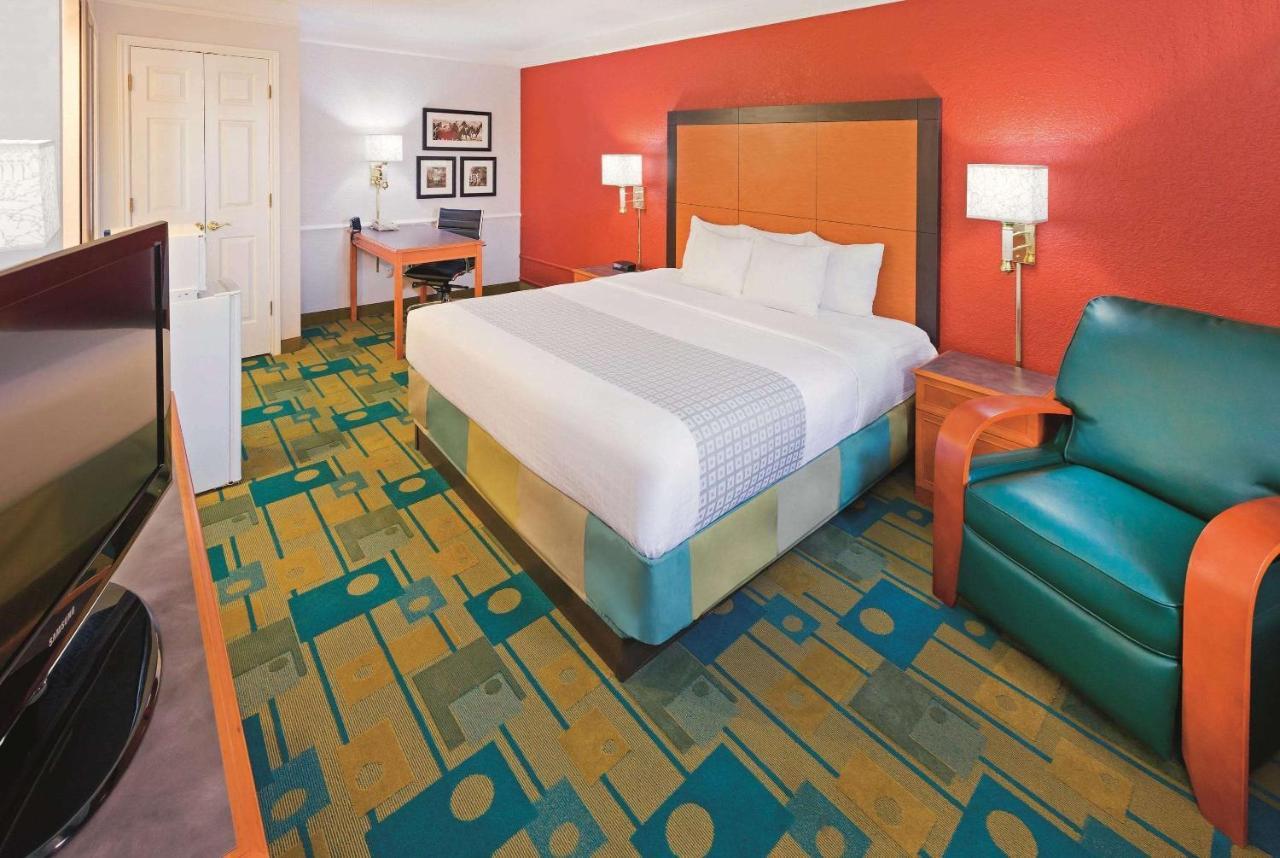Hotel Baymont By Wyndham Lubbock - Downtown Civic Center Extérieur photo