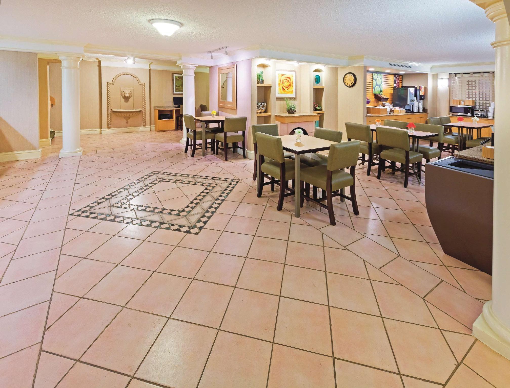 Hotel Baymont By Wyndham Lubbock - Downtown Civic Center Extérieur photo