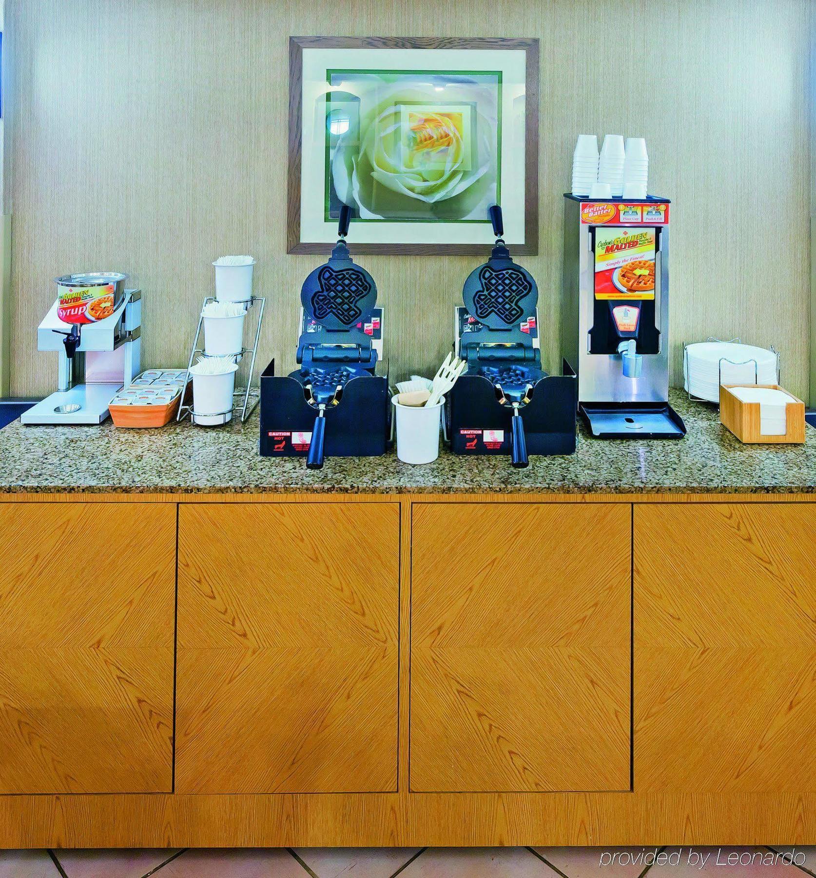 Hotel Baymont By Wyndham Lubbock - Downtown Civic Center Extérieur photo